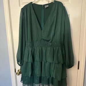 ARULA Emerald Green Sparkly V-Neck Dress
